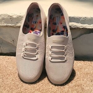 Skechers Goga Mat Women's Slip On Sneakers Size 7.5 Natural Excellent Condition